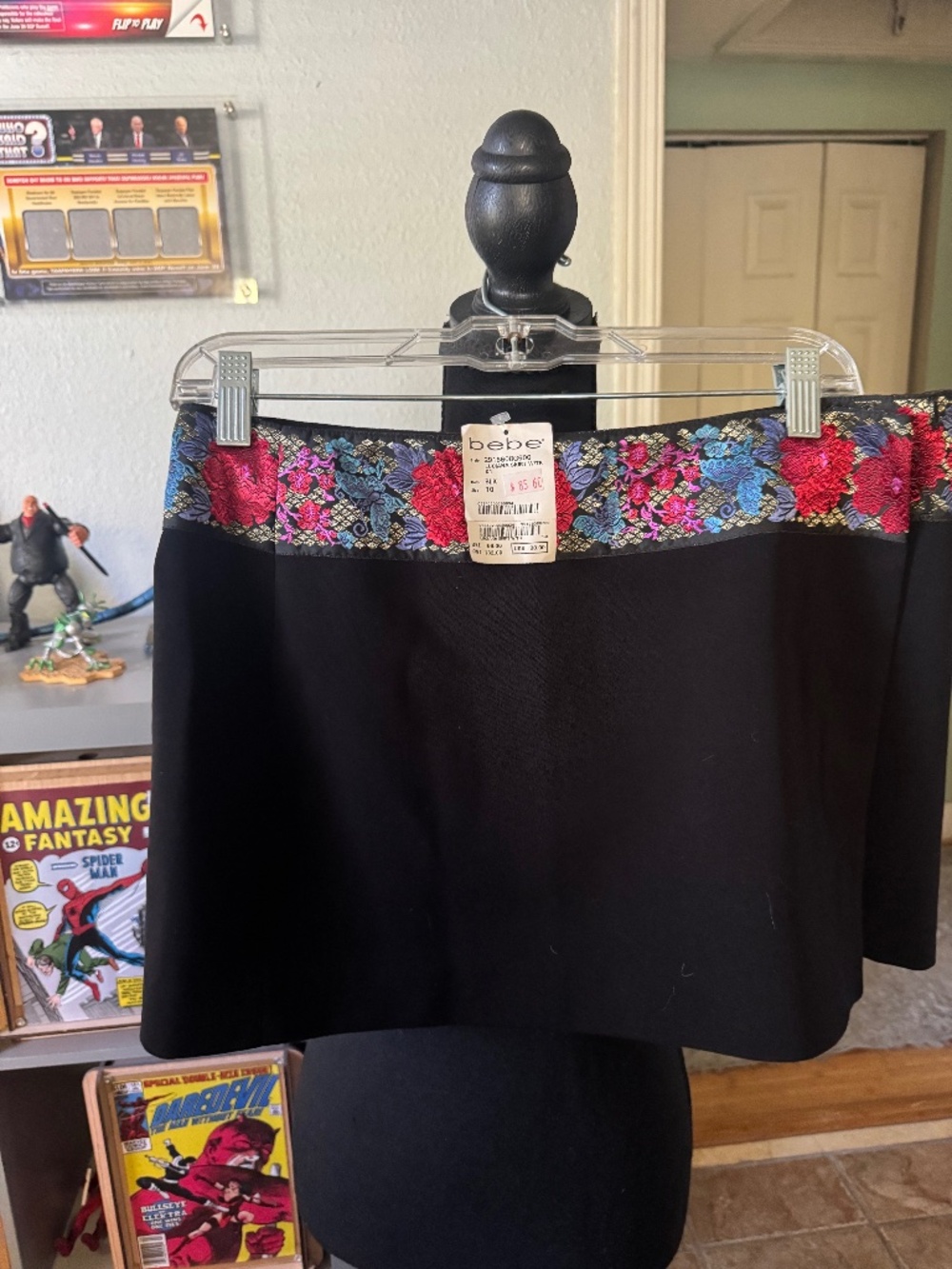New w Tags Bebe Black MiniSkirt Size 10 w Floral Detail